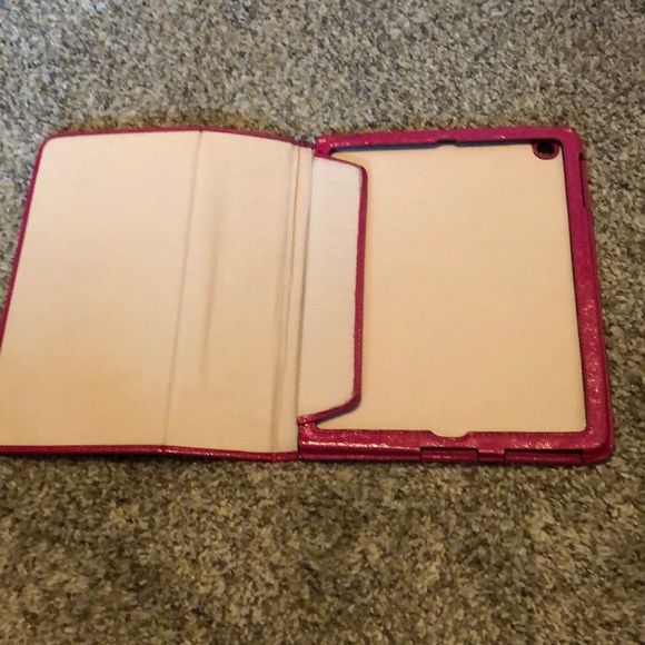 iPad case REASONABLE OFFERS ACCEPTED - Picture 2 of 3